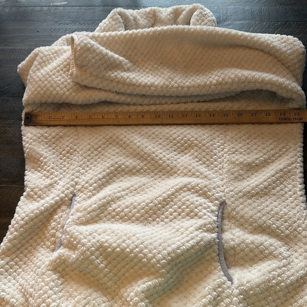 Eddie Bauer Women’s heavy fleece (waffle pattern) pullover. Size Medium - Picture 15 of 16